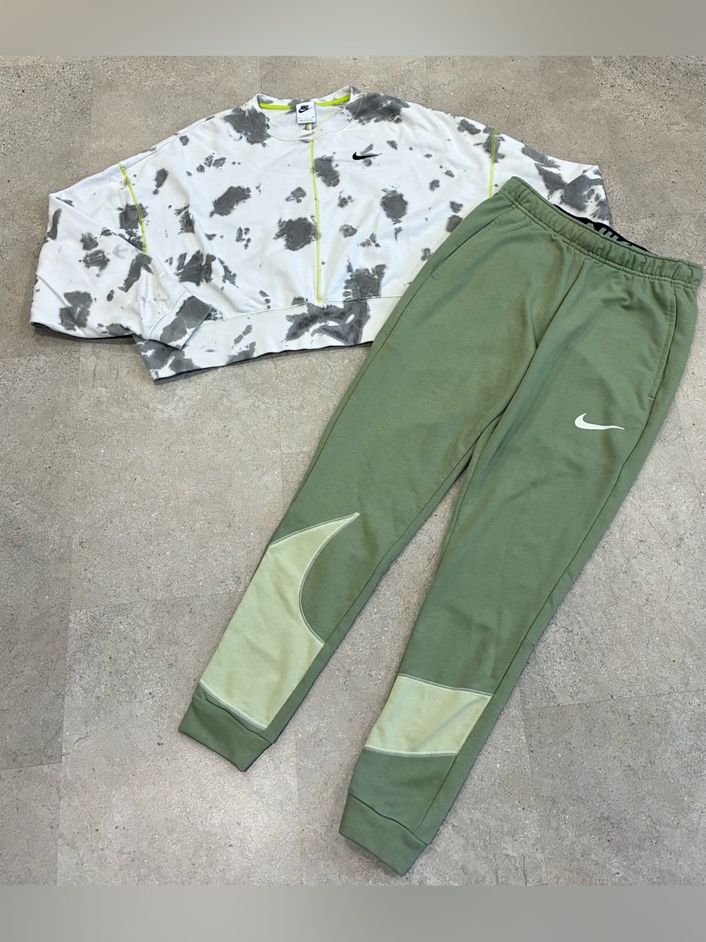 Womens NIKE Oversized Cropped Sweatshirt & Sweatpants, sz Small